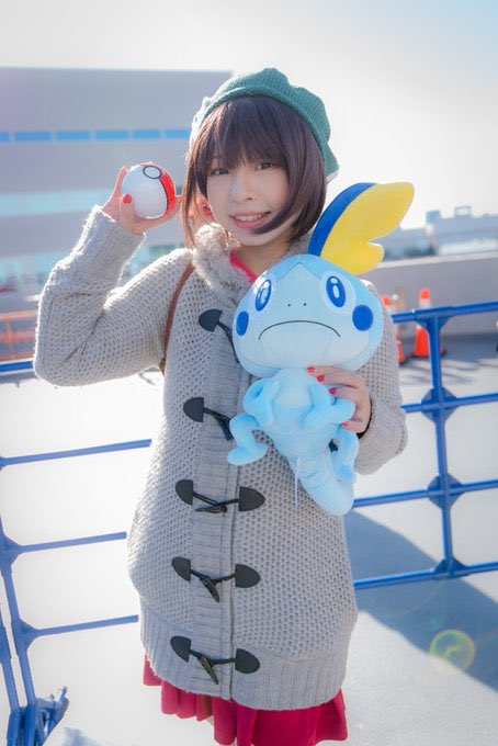 suzuharaaa's tweet photo. 頂いたコミケのお写真第三弾〜❣️

ポケットモンスター　ソード・シールド　女主人公(ユウリちゃん)

カメラマンさん方
1枚目: @Jay_0114 
2枚目: @Pylon_Woods 
3枚目: @kurosyuusan 
4枚目: @Oseba_photo 

撮影ありがとうございました😊🙏✨

#C97
#C97コスプレ
#ポケモン剣盾 
#ポケモン https://t.co/hKY0yQAy2x