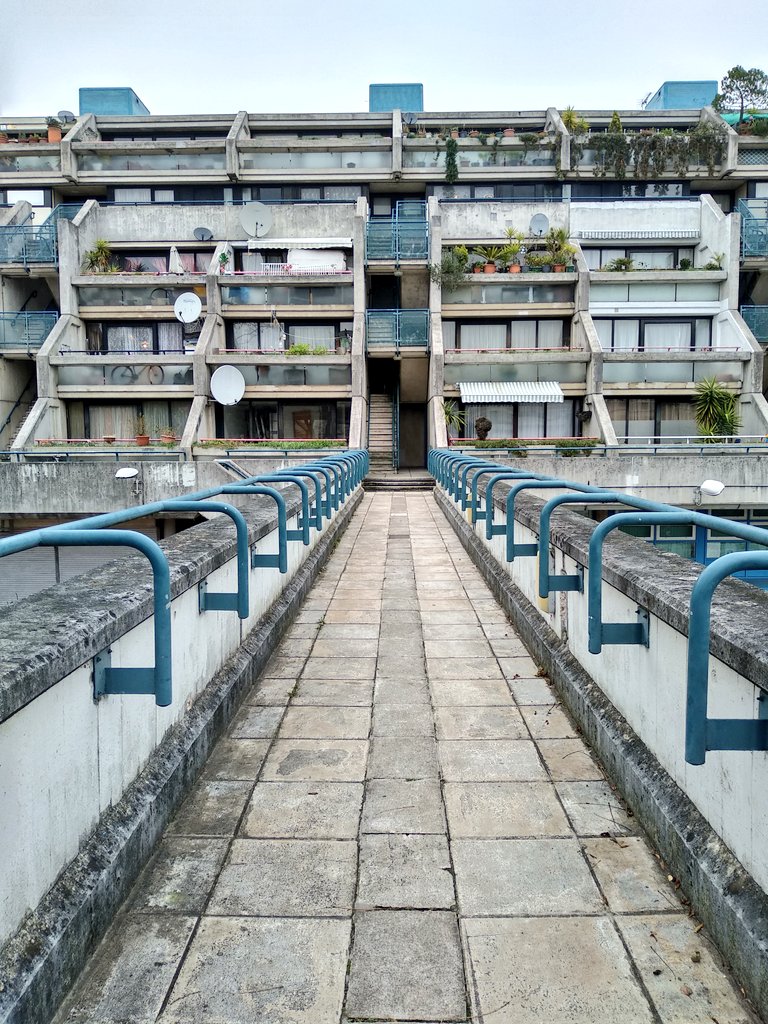 MrDimitriG's tweet photo. On continue avec l'Alexandra Road Estate, à la frontière entre Gattaca et une bonne dystopie anglaise. #RowleyRoad #concrete #brutalism https://t.co/Dz2cUwJDL0