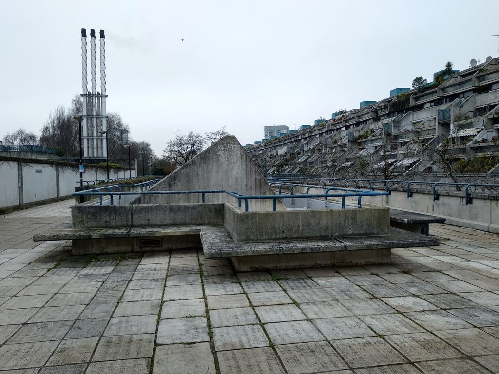 MrDimitriG's tweet photo. On continue avec l'Alexandra Road Estate, à la frontière entre Gattaca et une bonne dystopie anglaise. #RowleyRoad #concrete #brutalism https://t.co/Dz2cUwJDL0