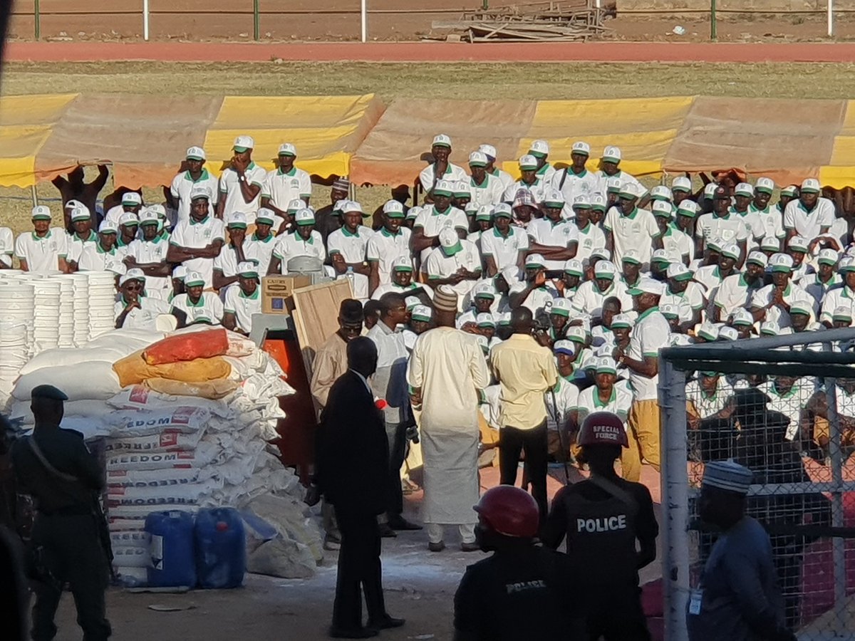 mulimaimato's tweet photo. Graduation ceremony of paints and Emulsion making training for 684 youth from across yobe state performed by H E The Executive Governor of Yobe state Hon Mai Mala Buni at in Damaturu . https://t.co/zNheJq9e6H