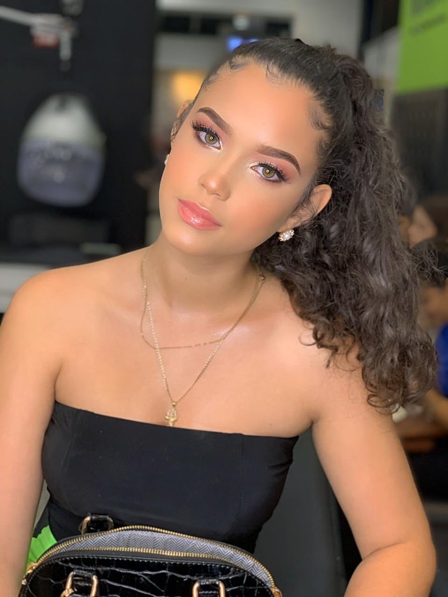 Beiabeauty's tweet photo. ¿Así o más #BEIA?💚✨ La mejor forma de recibir el año😉 HOY tenemos horario especial: desde las 6:30am hasta las 5pm😱 Mañana NO laboramos. Te esperamos en #LaCasitaVerde 💃🏽
-
Makeup by @luisfaceartist 💄
-
#lacasitaverde #beiateam #wedobeauty #bellezasostenible #beiaexpress® https://t.co/FMXkrVNV6N