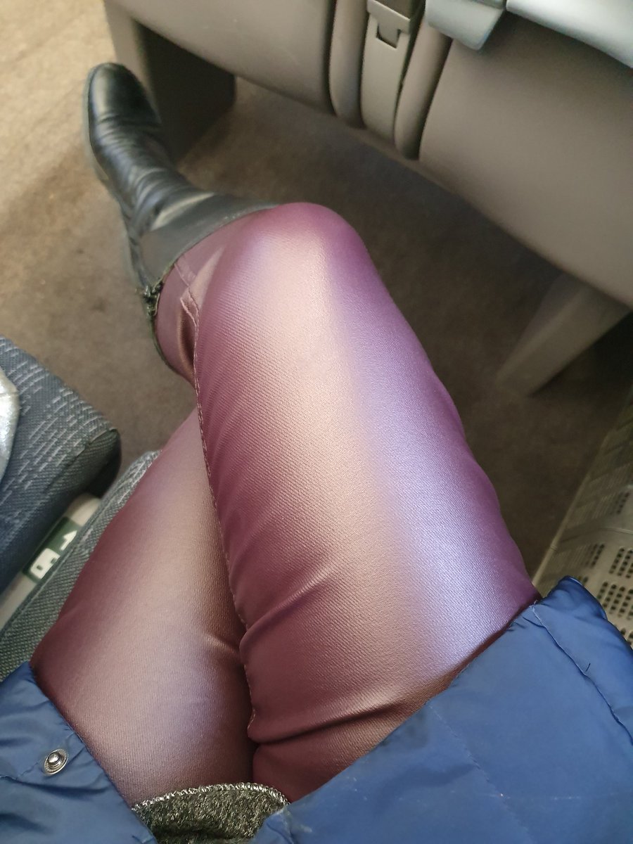 _Masterseye's tweet photo. #TodaysLegs
#TrainLegs

Off to #ThatLondon for drinks and hugs (and snogs too)
💋❤💋 https://t.co/QqBtvXm7tX