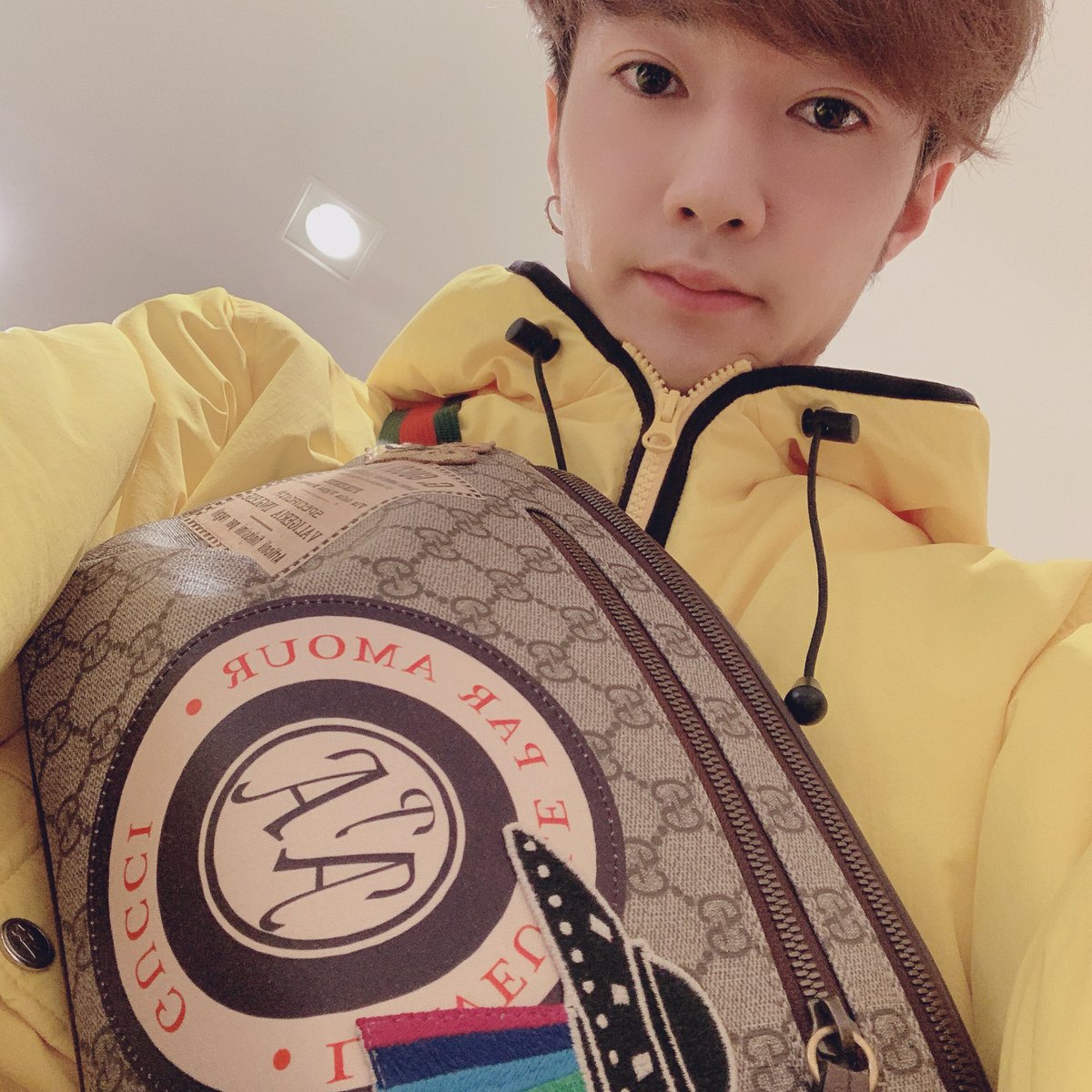 supremeパーカーばんばんざいぎし着用