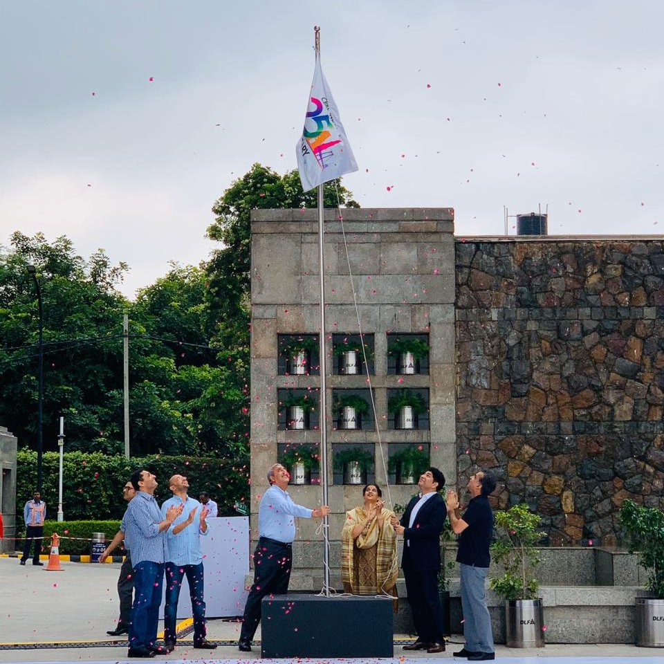 CBRE_India's tweet photo. #TheYearThatWas
It was a historic moment for #CBREIndia, when @AnshumanMagzine, along with the #India leadership team hoisted the @CBRE flag to celebrate 25 years of its presence in India
#IamCBRE #CBREIndiaTurns25 #Throwback2019 #CBRE2019Flashback https://t.co/EGiJGC837h