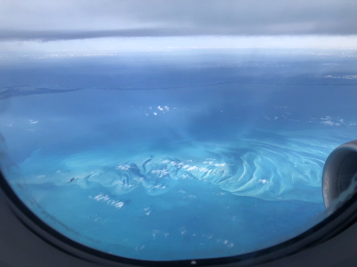 CherylNelsonTV's tweet photo. A gorgeous view of the tropics from above. ✈️ 🏝 🌊
.
.
#coralreefs #turquoisewater #turquoiseocean #tropicalgetaway #wxtwitter https://t.co/PS7YpP52CE
