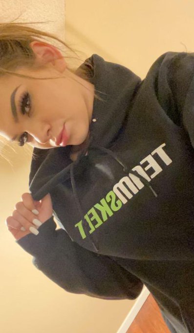 Obsessed ?? thank you @TeamSkeet for my swag? https://t.co/z4YkPO0rT2