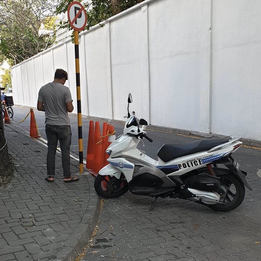 mohamednaxil's tweet photo. Rayyithun’nah namoonaa dhakkavan thibbavaa beyfulhun mihen kanthah koffa aammu meehaa ah hithah eri gotheh ! @PoliceMv @M_Hameedh https://t.co/gpk0IVsZOZ