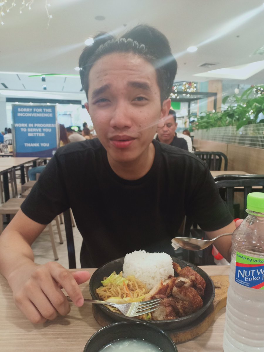kayeeebr's tweet photo. travelled more or less 8 hours just to see me and spend time with me (i tot 'sana all' lg ko kutob hahaha). thank youuu, my Shan-shinee. see u on Jan 6. ingat sa byaheee ily ❤ https://t.co/nIWEPd8Dfj