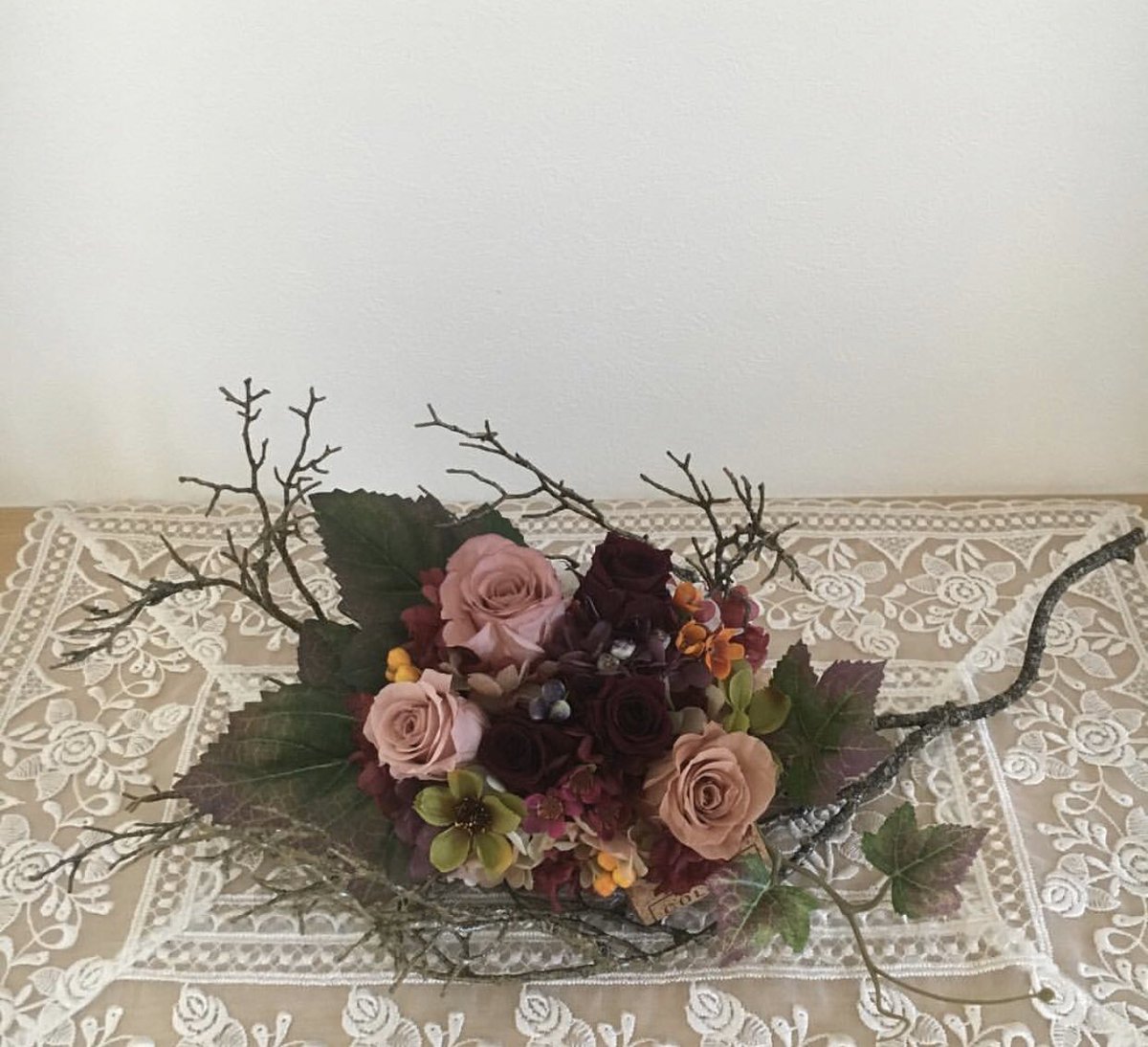 GatoBonite's tweet photo. 《プリザーブドフラワー》
素敵な花器に色とりどりの花達。
素敵です(^^) https://t.co/kMwdn3hXo3