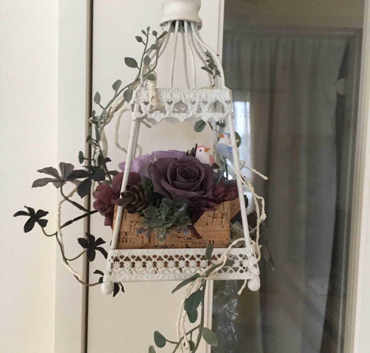 GatoBonite's tweet photo. 《プリザーブドフラワー》
素敵な花器に色とりどりの花達。
素敵です(^^) https://t.co/kMwdn3hXo3