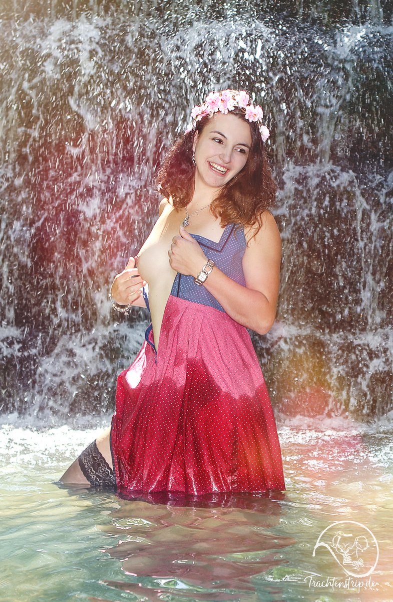 trachtenstrip's tweet photo. Rutscht alle wohlbehalten ins neue Jahr und feiert #gscheid! 🎉

Besuch uns auf https://t.co/cDzNk8DtTr  &amp; https://t.co/M6rH0IuEPQ ♥️

#dirndl #sexydirndl #dirndlliebe #dirndlzeit #dirndltime #instadirndl #münchen #munich #heimat #blumenkranz #alpen #silvester #happynewyear #sexy https://t.co/OL4YwASdLd