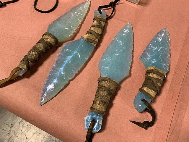 loganladdie's tweet photo. Wolf Weapons. Original obsidian provided by Ben Woodruff. Molded and beautifully cast by @pigtailspower. Final touches by @dark_archer_design. #teamwork #evermorecreativestudio #evermorepark https://t.co/NKr8jYeNqw https://t.co/Nh0vNxypOj