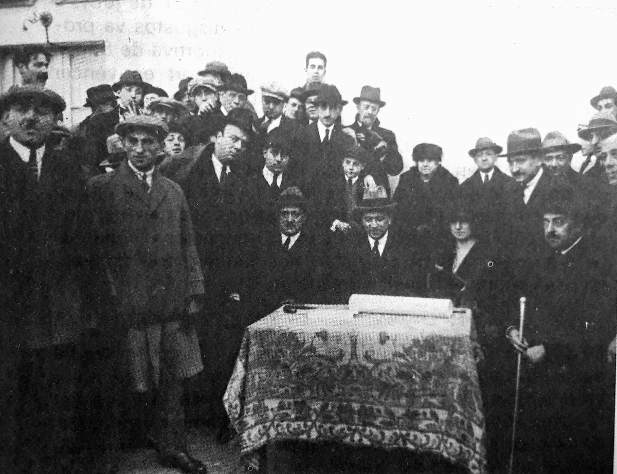 #TalDiaComAvui de 1922 el #RCDE col·loca la primera pedra de l’estadi de Sarrià.