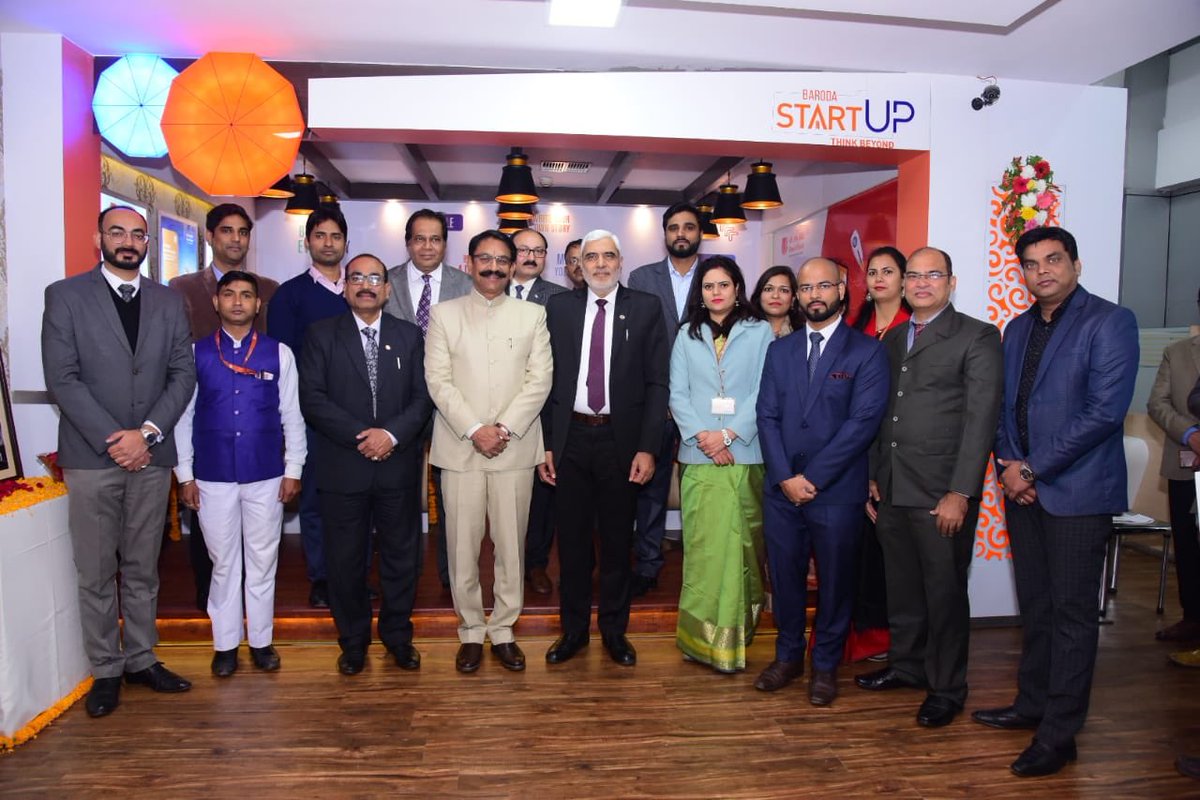 bankofbaroda's tweet photo. #BankofBaroda inaugurates another Start-up branch in Lucknow, to support the dreams of entrepreneurs.  Shri Vikramaditya Singh Khichi, ED, Bank of Baroda inaugurated the branch and presented welcome kit to the account holders. https://t.co/v4su8KnLkS
