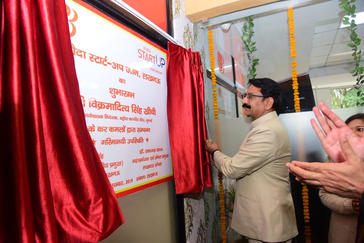 bankofbaroda's tweet photo. #BankofBaroda inaugurates another Start-up branch in Lucknow, to support the dreams of entrepreneurs.  Shri Vikramaditya Singh Khichi, ED, Bank of Baroda inaugurated the branch and presented welcome kit to the account holders. https://t.co/v4su8KnLkS