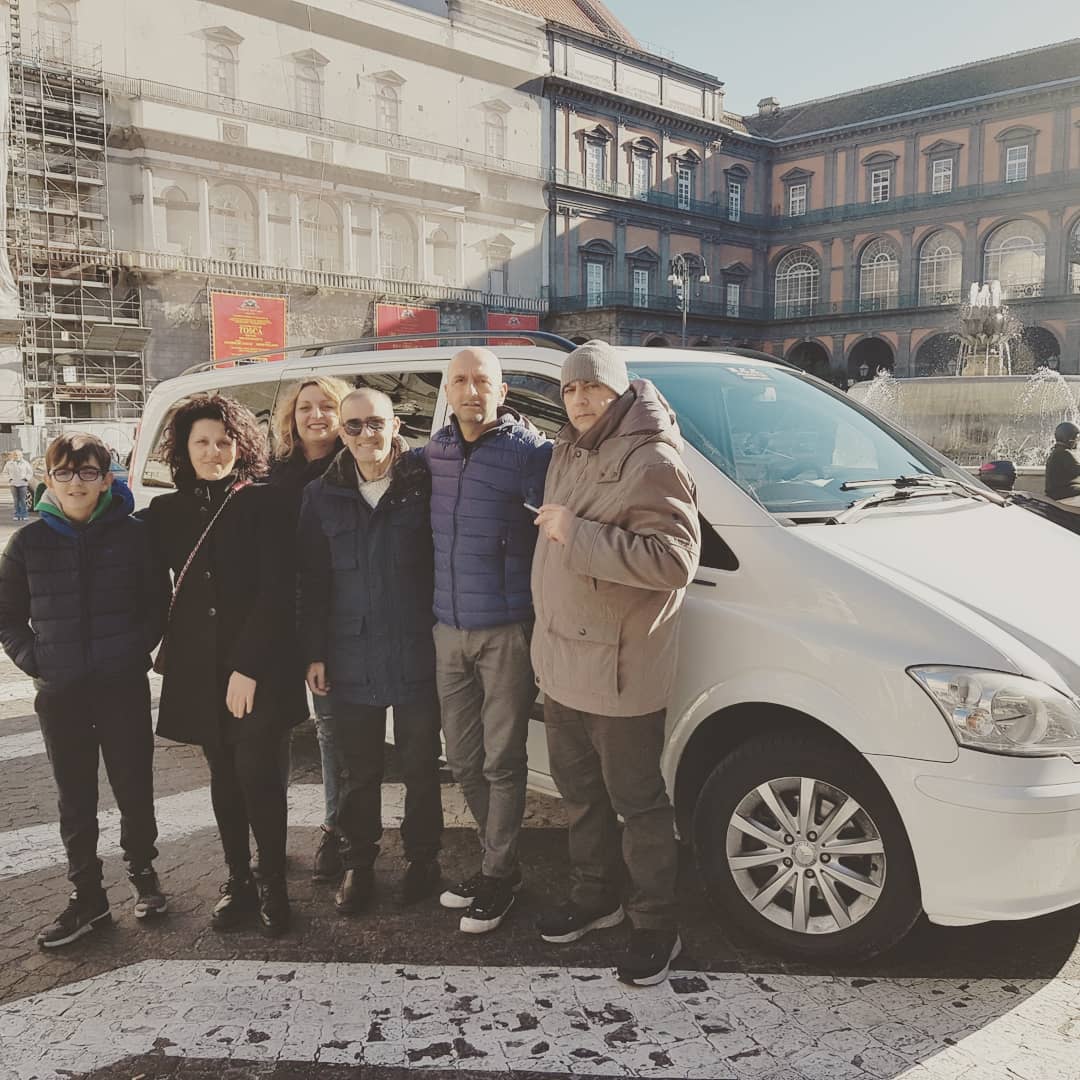 #particonhappydriver #luxuryonboard #privatetransfert 🚐🚐🚐

Grazie alla famiglia Cillo/Turco ( da Pescara) che ci hanno scelto per il secondo anno consecutivo per i loro spostamenti in città per le feste natalizie 👍🎅🎄🚐👋

#ncc #taxicollettivo #followme #campaniafelix