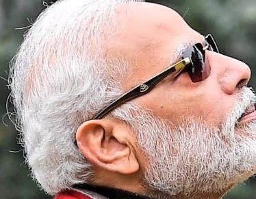 GuruDharanidhar's tweet photo. This is the reason why i feel he is the biggest hypocrite I’ve ever seen.. He gets himself a 1,60,000 worth Maybach Sunglasses from Germany &amp; he urges youth to buy local products. #Link : https://t.co/6uVgvyVeFm #Hypocrisy #Hypocrite #HighestForm https://t.co/daNtxnk7RI