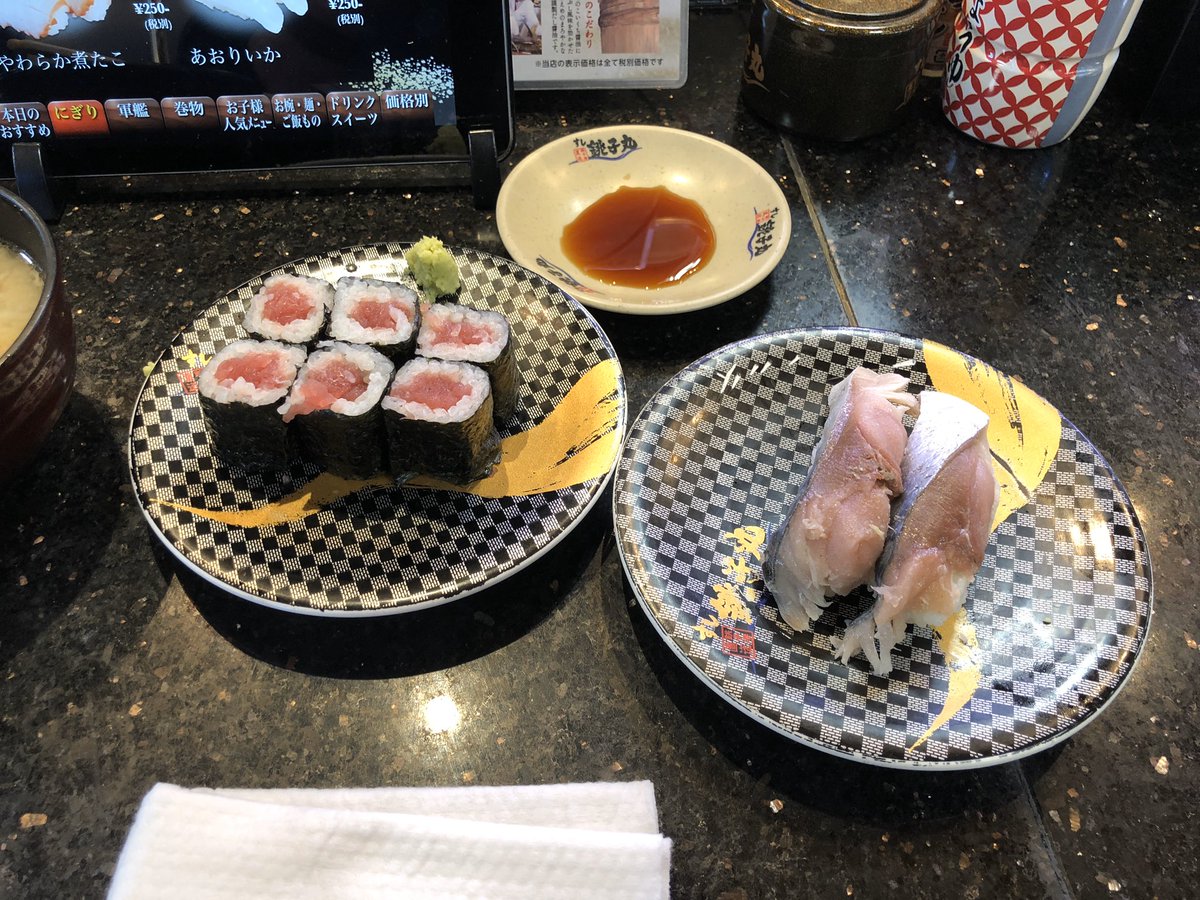 dataro's tweet photo. 大晦日。今年も激動の1年を何とか乗り越えられた。年越しそばはラーメン…と思ったけど、やはり店がお休み。
クルクル寿司になったが、当たり前だがネタが少ない…まぁいいか。
皆さんよいお年を。 https://t.co/eQw46qVYCi