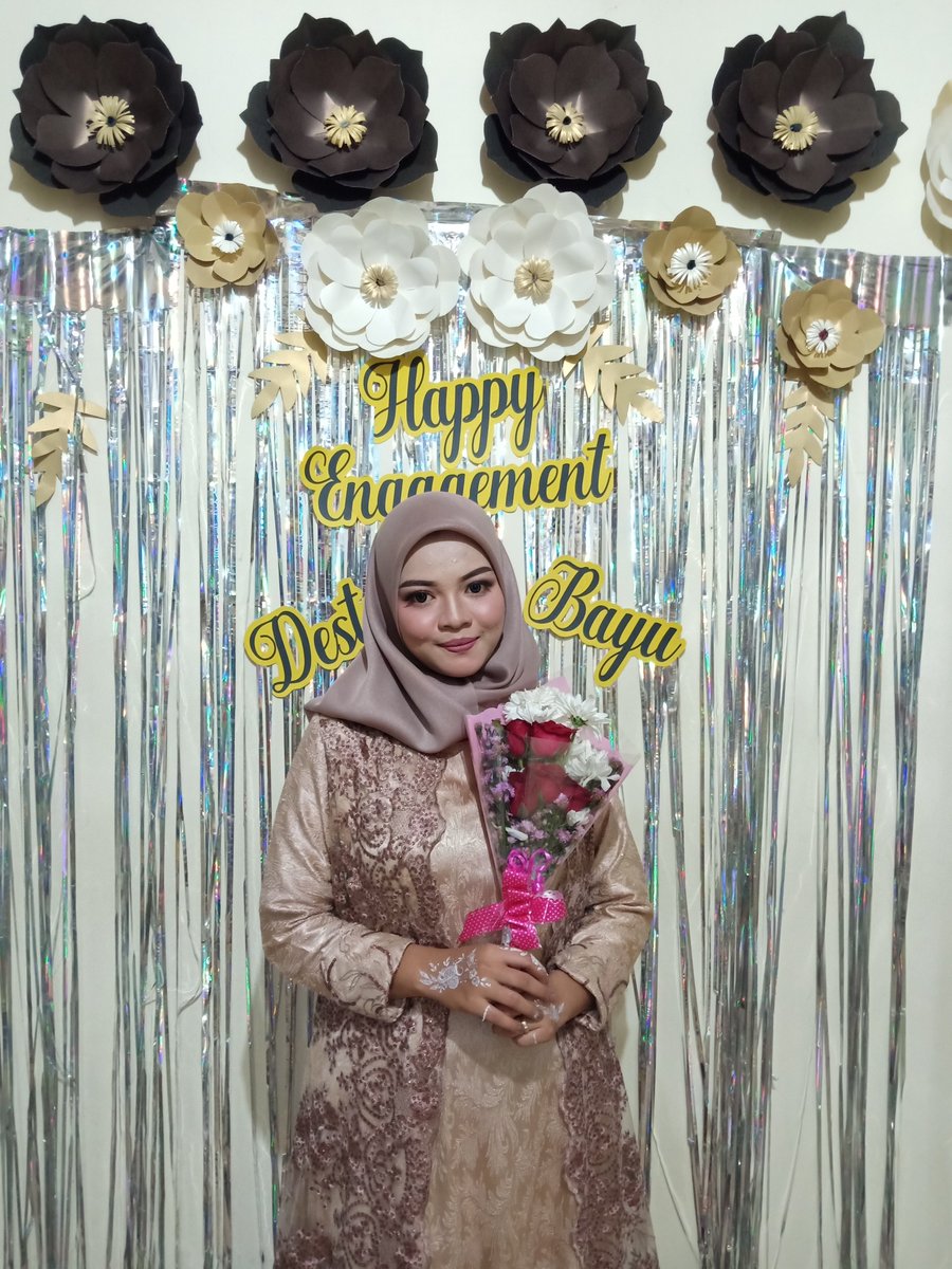 destanadaaa's tweet photo. Terima kasih 2019 dan bismillah untuk 2020 💕 #terimakasih2019 https://t.co/JkYQLavUg2