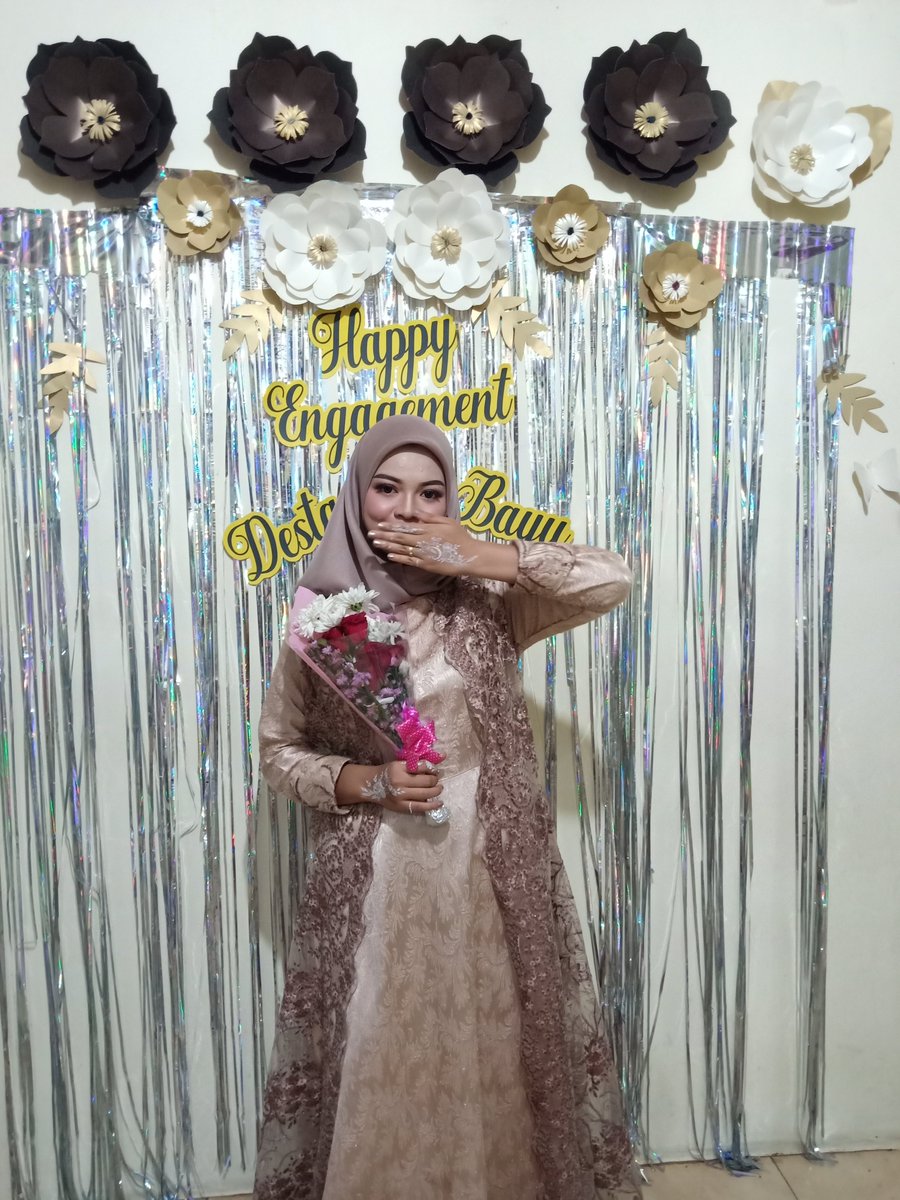 destanadaaa's tweet photo. Terima kasih 2019 dan bismillah untuk 2020 💕 #terimakasih2019 https://t.co/JkYQLavUg2