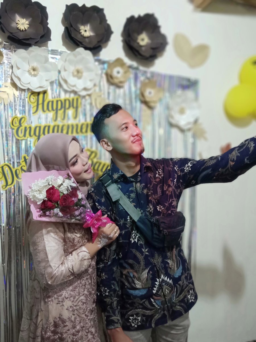 destanadaaa's tweet photo. Terima kasih 2019 dan bismillah untuk 2020 💕 #terimakasih2019 https://t.co/JkYQLavUg2