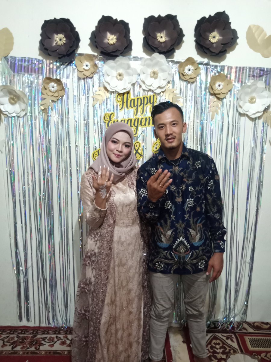 destanadaaa's tweet photo. Terima kasih 2019 dan bismillah untuk 2020 💕 #terimakasih2019 https://t.co/JkYQLavUg2