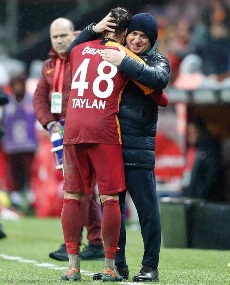 ahh44c's tweet photo. Son gününde yine CIMBOM ile güle güle 2019 #BalboaTim @megasair @reliable_23 @YurekIyi @tuncaycal_ @ceydagrsoy2 @RessamBob1905 @uyanikgs @Adanam1905  @ati_cin @Hlyyldz53 @Disi_aslan_rya @jasmin_queen_ @disiii_aslannn @ceren_gs35 @zafersntrk_1905 @64bozkurt_rs @elbrus1763_1864 https://t.co/V9p1sRbu4z