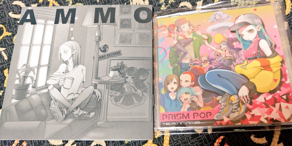 CaitSith_h2's tweet photo. teAMMOさんのところで買ってきた！
曲も好きだけどイラストもめちゃくちゃ好みだったからイラスト集あったの嬉しいなぁ。
ボーカルのみらいさんとまたお話できてよかった～～！ https://t.co/CElhPOEam2