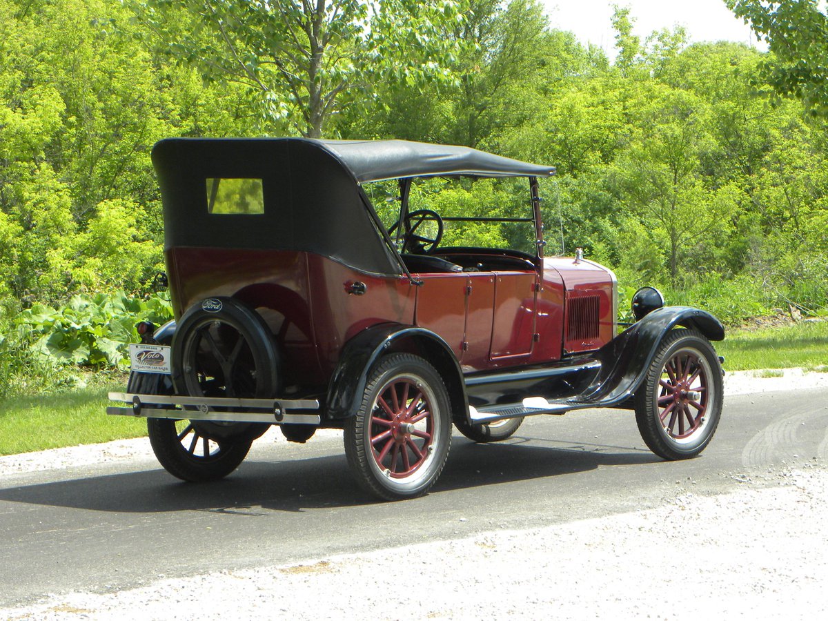 AutomovilMex's tweet photo. Un día como hoy hace 91 años, el 31 de diciembre de 1928, fue manufacturado el último #Ford #ModeloT, en la planta de Irlanda de la marca. A pesar de que 'oficialmente' la producción del T terminó en 1927, algunas factorías secundarias siguieron fabricándolo. #HistoriaAP https://t.co/0YMipz6yPV
