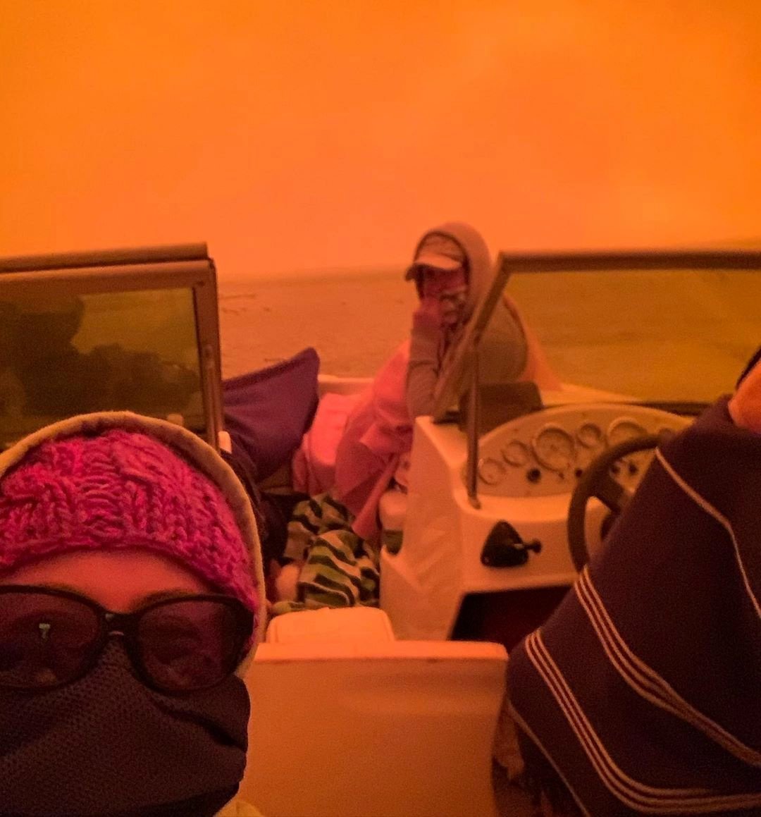 MetroUK's tweet photo. If you're just waking up, here are some of the latest devastating images from the #AustralianFires.
Two people have died overnight, whilst five others are missing and thousands have been evacuated to beaches.
https://t.co/5aN0tELnvR https://t.co/3IbvFLGUi7