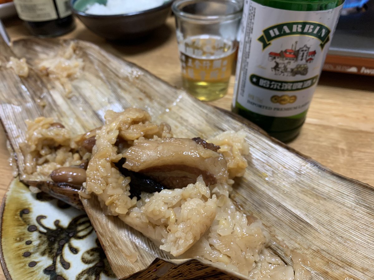 在華坊 En Twitter 中華街で甘いものを買うのに間違いない店といえば聚楽なんですが 今日行ったら 煎堆というものを売っており 胡麻団子なんだけど 中に椎茸などが入っているのです これも美味しかった