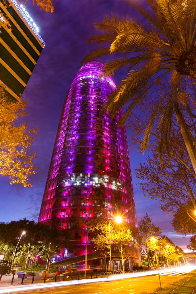 ChornyiPhoto's tweet photo. Ба́шня Агбáр #TorreAgbar в #Barcelona обязательно стоит её посмотреть! 16 миллионов цветов. Заодно покатаетесь на скоростном трамвае!
#JeanNouvel
#architectureporn
#traveltheworld
#welivetoexplore
#beautifulldestinations https://t.co/rNLnPEAJlH