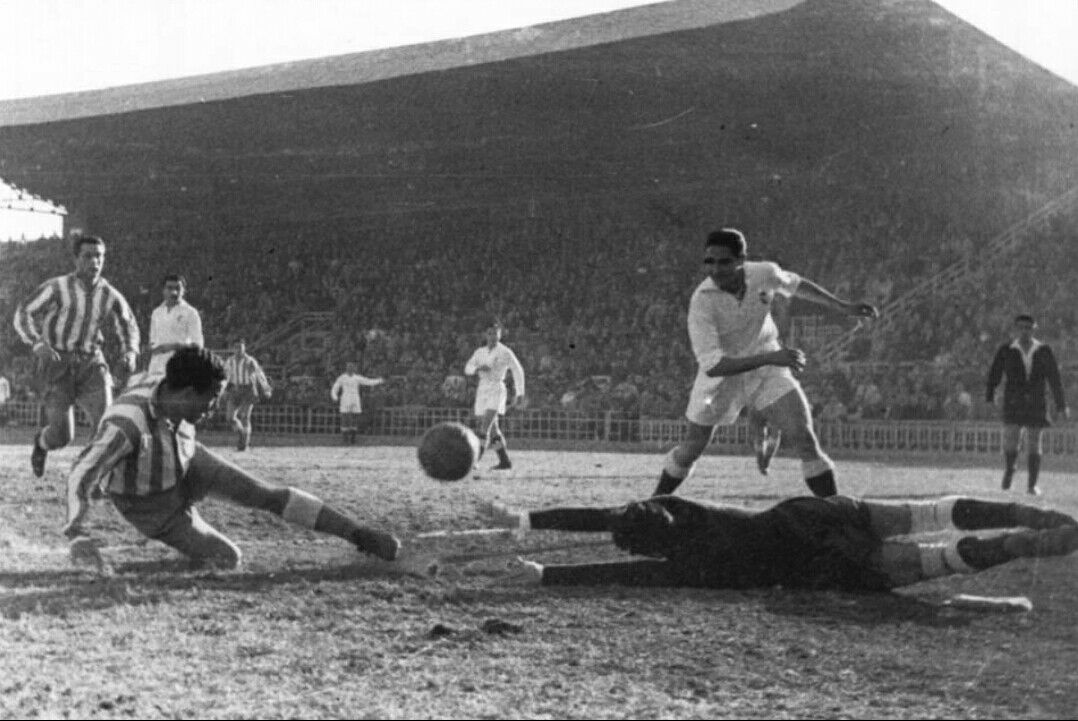 #TalDíaComoHoy de 1950 el Espanyol humilla al Madrid con una paliza histórica. #RCDE 7 (Arcas, Marcet x3, Montalvo p.p, Egea y Piquín) Real Madrid 1.