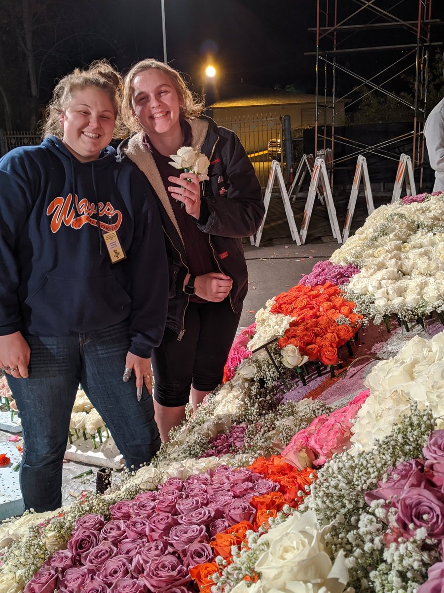 LCFloat's tweet photo. Awesome work by our crews today! Most of the birds are on the float, and the base is almost done. Join us Tuesday 12/31 at 3:18pm on Hampton for final judging. Come a little early to enjoy the animation and music! #RoseParade #LCFTRA https://t.co/99aXEuSS3h