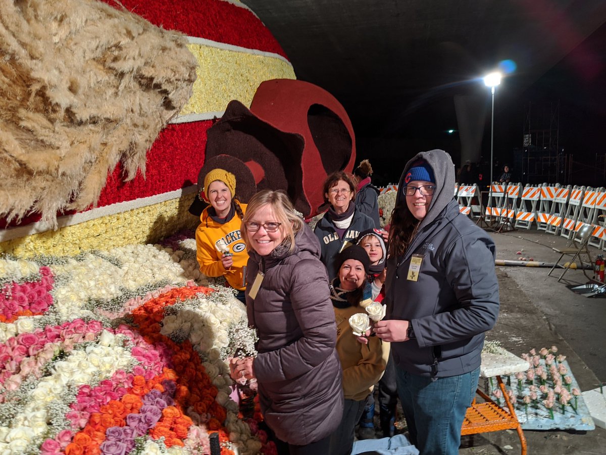 LCFloat's tweet photo. Awesome work by our crews today! Most of the birds are on the float, and the base is almost done. Join us Tuesday 12/31 at 3:18pm on Hampton for final judging. Come a little early to enjoy the animation and music! #RoseParade #LCFTRA https://t.co/99aXEuSS3h