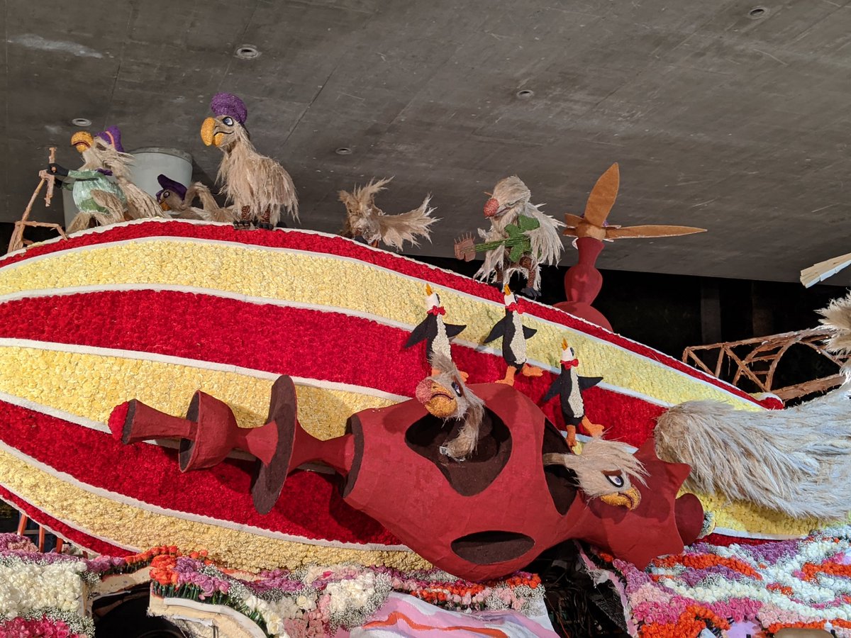 LCFloat's tweet photo. Awesome work by our crews today! Most of the birds are on the float, and the base is almost done. Join us Tuesday 12/31 at 3:18pm on Hampton for final judging. Come a little early to enjoy the animation and music! #RoseParade #LCFTRA https://t.co/99aXEuSS3h