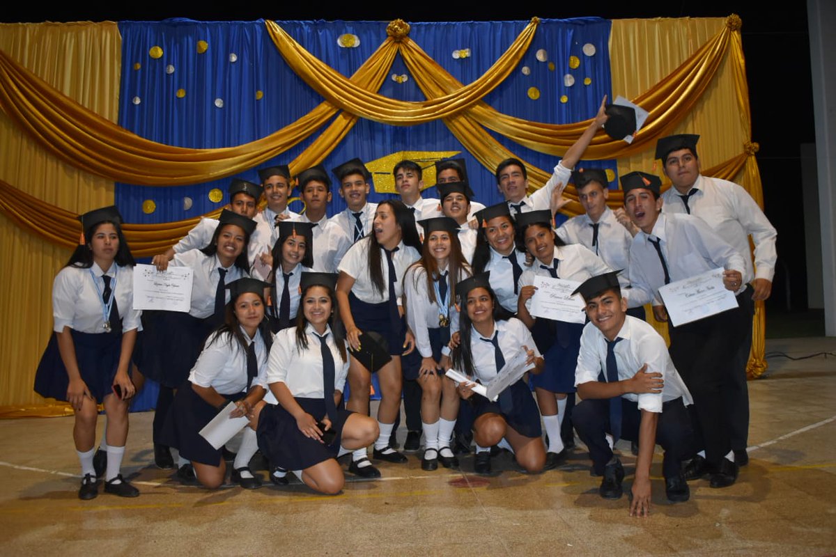 apjuarez17's tweet photo. Ellos formaron la mayor parte de mí año,no me voy a olvidar nunca de ustedes, se nos fue nuestro año, pero la rompimos todo, siendo #prepromo, #promo, #vcp, #troja, #juntadas y en todos lados... Los voy a extrañar 🖤 
Por siempre en mí corazón mí querida PROMO19 ❣️ https://t.co/suHOM8oWyt