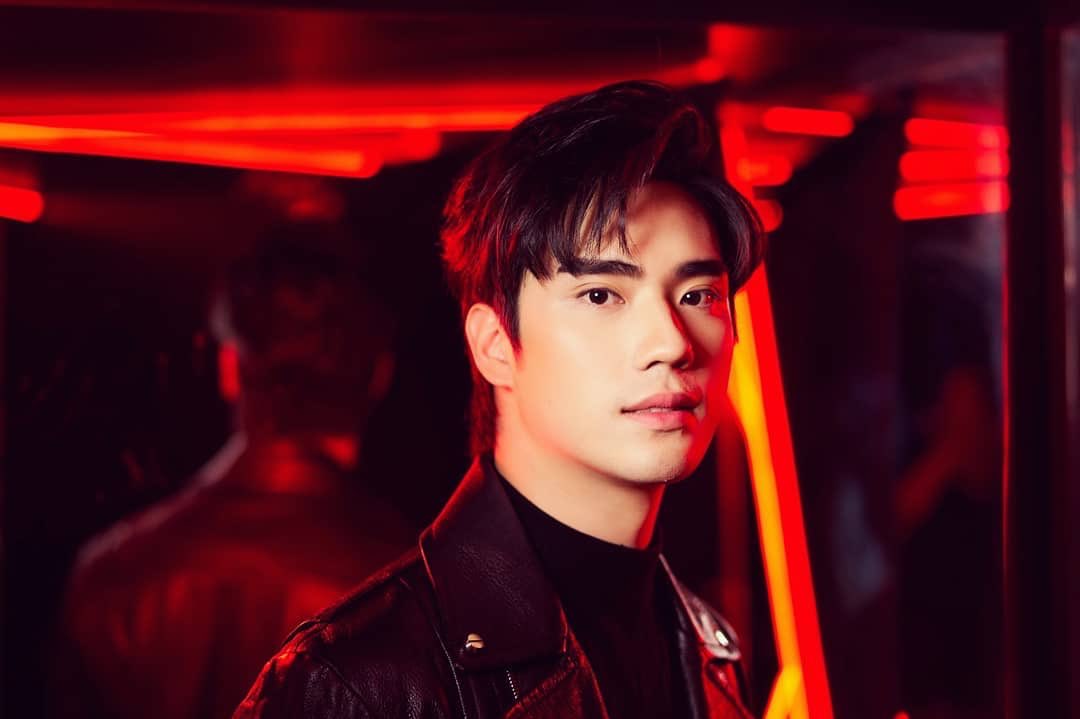 TEeTEe_TWFC's tweet photo. IG:@Tee_Jaruji
ส่งท้ายปีเก่า ต้อนรับปีใหม่ 🤗 #TeeThanapon
—————————————
#AISBKKCountdown2020xSB5 #HighFive
#SBFIV https://t.co/4qStLuJ1tn