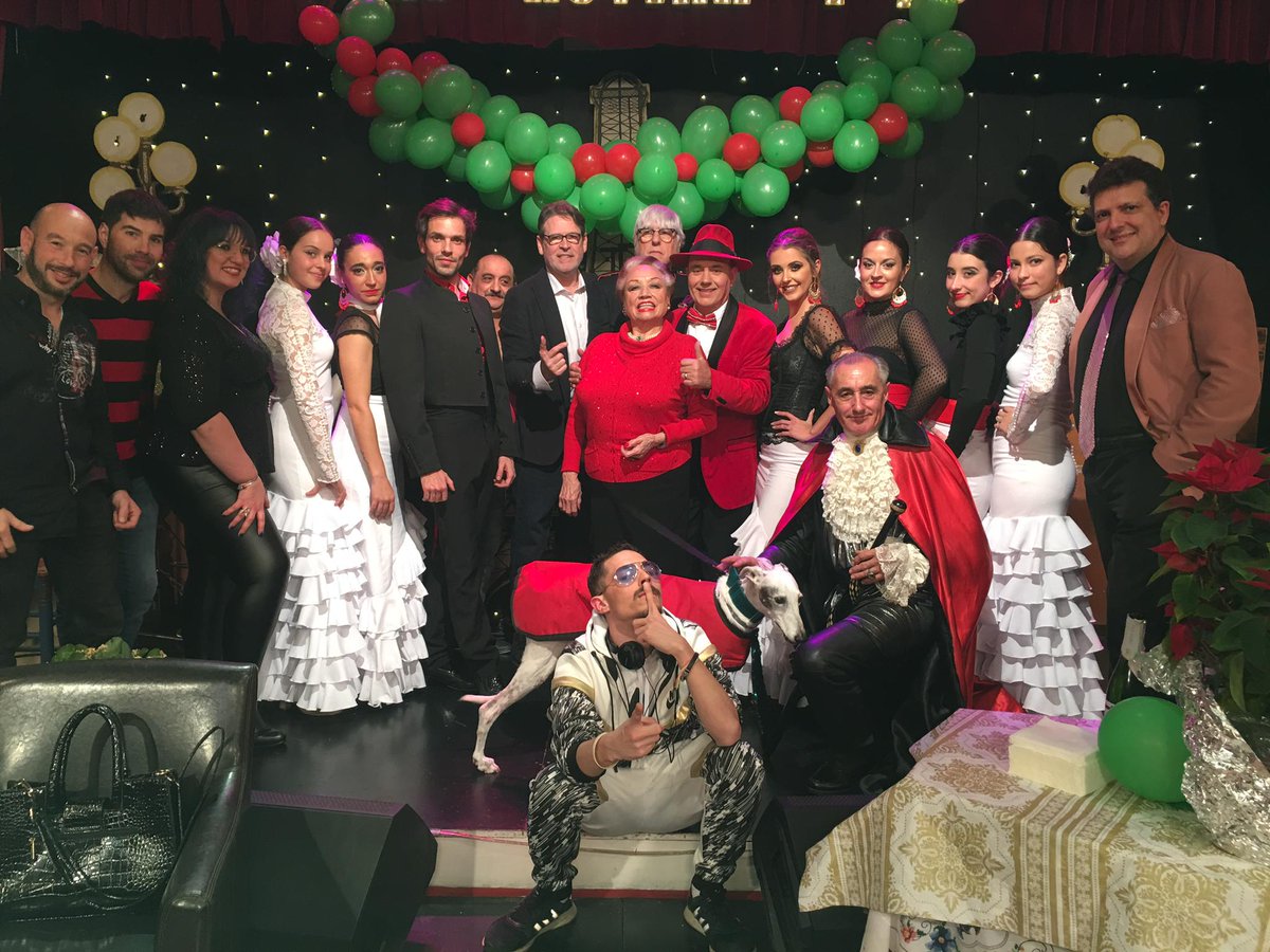 toniroviraytu's tweet photo. 🆕 📺 ¡ FELIZ #Nochevieja2019 ! 🕛
Menudo programa te hemos preparado... 🍇 ¿Te lo vas a perder? 🥂 #television #tryt1920
💻 https://t.co/mOIH9PLYVg https://t.co/6grxrpm5EV