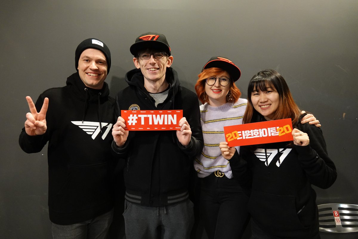 T1LoL's tweet photo. We have a group of surprise guests here at #KeSPACup to support us today.
Thank you @RiotVedius @RiotQuickshot for stopping by!
#T1WIN #T1Fighting https://t.co/CGKSE7PzUa