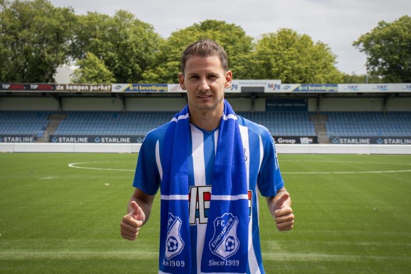 AwaydaysNL's tweet photo. ⚽️ | Joey Sleegers, ‘de Messi van de Aalsterweg’, keerde afgelopen zomer terug bij FC Eindhoven na zijn avontuur bij AS Trencin in Slowakije. Wij spraken met hem over o.a. de Europa League en zijn terugkeer.

▶️ https://t.co/P2QK1V2C78 https://t.co/dUpiy3Fvww
