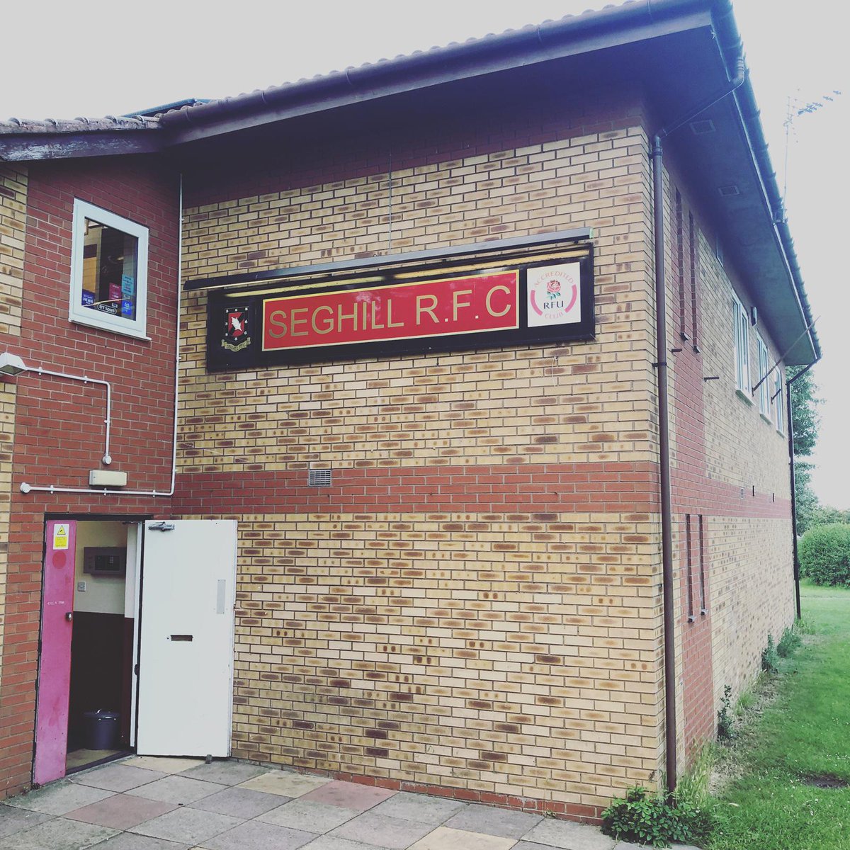 SeghillRFC's tweet photo. Seeing the New Year in? Come along and party at Seghill Rugby Club, our bar is open from 7pm tonight! 🍻🥂🎉

#NewYear #BarOpen #NonMembersWelcome #UpTheHill #Seghill2021 https://t.co/DxUS2KKejb