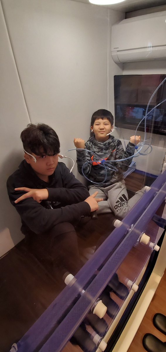 kobmm_jp's tweet photo. 子供成長酸素治療。
成長期の時エネルギーと酸素は最も大事な事です。
#肩こり#首こり#スト���ートネック
#疲れ#頭痛#椎間板ヘルニア
#成田温泉空の湯スポーツ
#マッサージ
#西日暮里
#山手線
#日暮里
#日本旅行
#日本観光
#旅行つかれ　
#목결림 
#어깨결림 
#거북목 
#일자목 https://t.co/aSRe8p8be2
