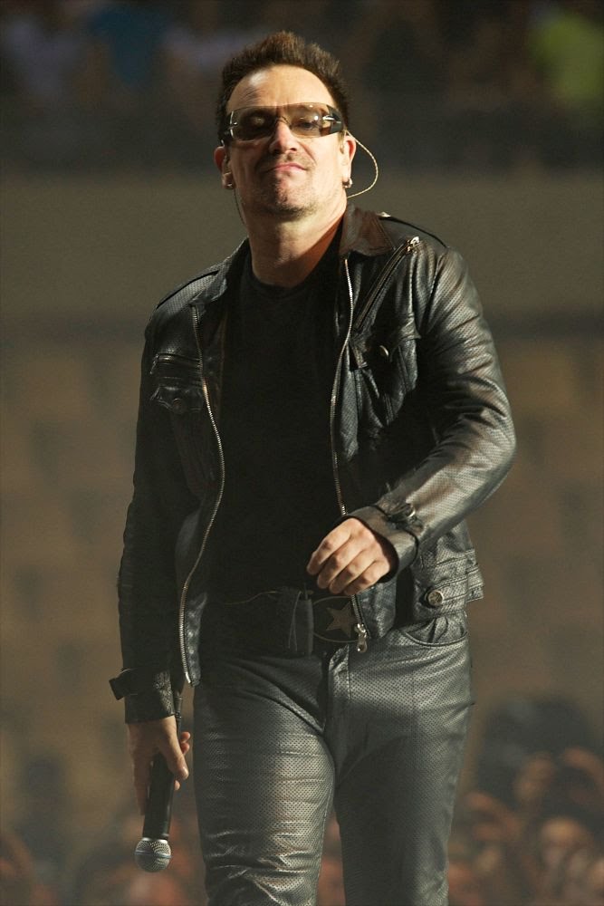 rockmycoffee's tweet photo. 2010 : This. After a long wait, my first @U2 show.
2015 : #U2request pushing me to start tweeting about that band, and ultimately finding my #U2Fam. 

These last 10 years changed everything.

And I'm so happy it did.
#U2 #OneLove #Always https://t.co/0yXVian6np