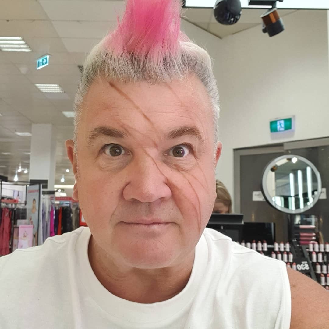 DarrynLyons's tweet photo. Happy New Year #legends thanks #emily @macmakeupp @myer @westfieldlondon #geelong #Rockstarparty #alladinsane #mayor @DavidBowieReal @EddyKontelj #GiddyUp #2020Vision #darrynlyons @lyonsgallery https://t.co/wN0mcEaXXJ