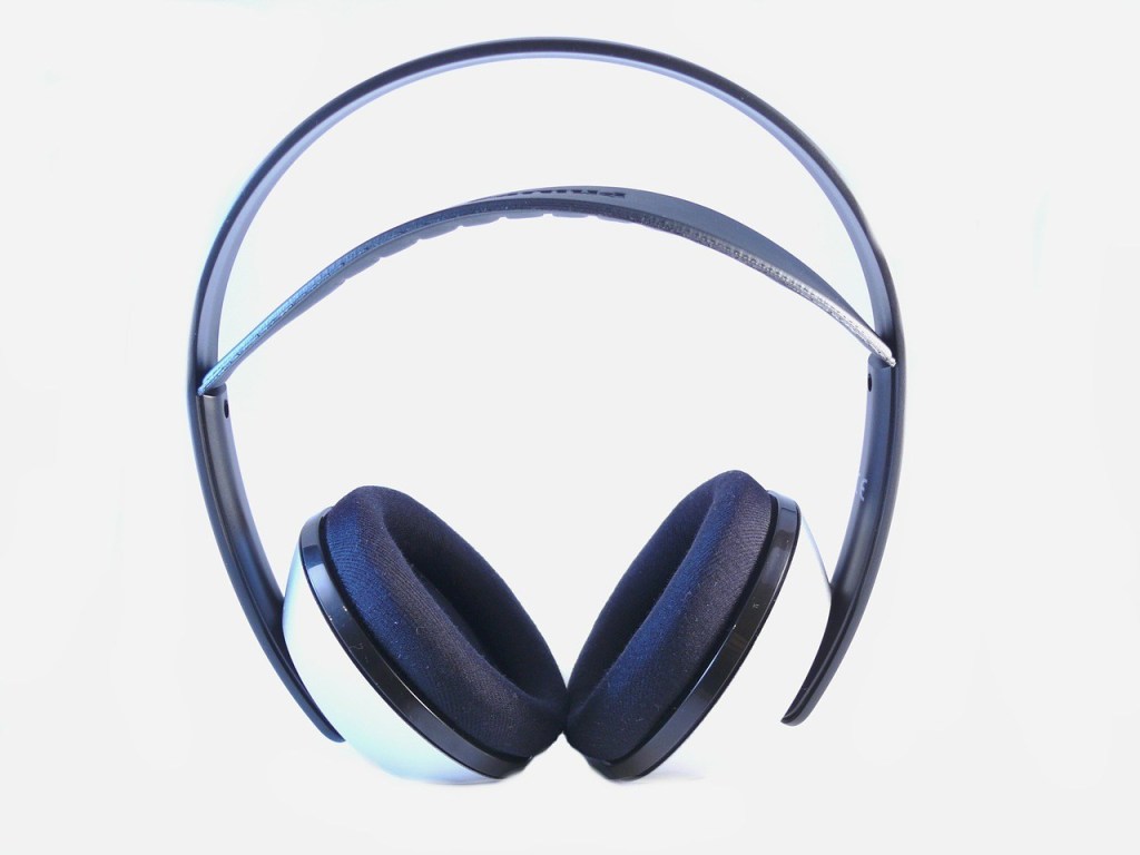 X_orderz's tweet photo. Wireless Headphones are now on Market https://t.co/PeMT9PTy2a https://t.co/ImYUlASC9W