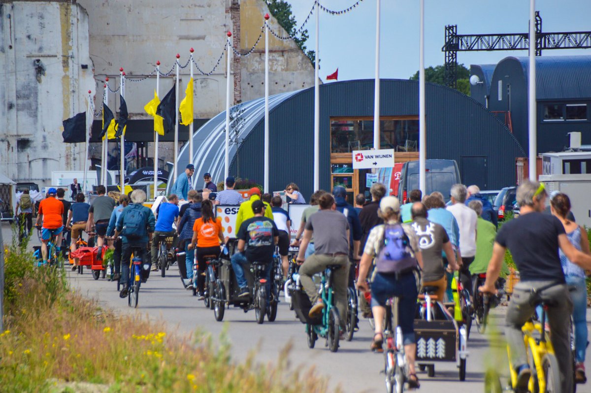 cargobikefest's tweet photo. ANNOUNCEMENT: We unilaterally declare the 2020s the #decadeofthecargobike!

The decade in which the #cargobike will hit the mainstream:

🤸Where will the cargo bike take YOU by 2030?
🌱What can + MUST we achieve in the next 10yrs to help make liveable cities + a habitable planet? https://t.co/unaFFifljI