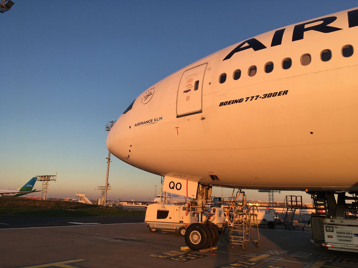 peytour13's tweet photo. Ready to depart #AF644 #777
Remonte stand #ORY
Beautiful sunset #pilotlife #avgeeks https://t.co/haAYKcJdia