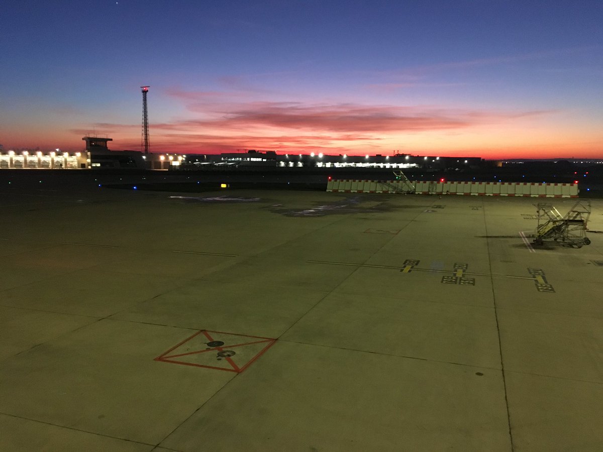 peytour13's tweet photo. Ready to depart #AF644 #777
Remonte stand #ORY
Beautiful sunset #pilotlife #avgeeks https://t.co/haAYKcJdia