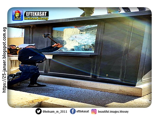 صور.. محتجون يهاجمون البوابة الرئيسية للسفارة الأمريكية في #بغداد